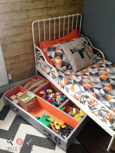Ngăn kéo quay dưới gầm giường lưu trữ đồ chơi