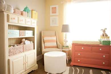 Pink and Peach Girls Nursery by Design Loves Chi tiet