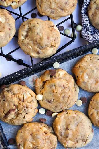 Salted Caramel Cheesecake Cookies