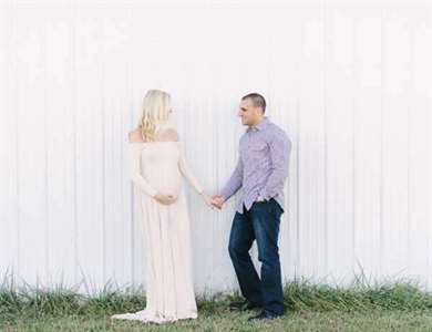 Sweet Pink Farm Maternity Photos