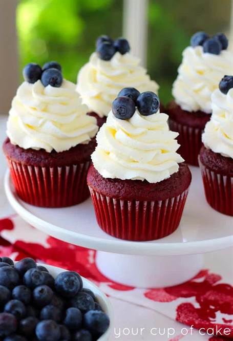 Red Velvet thứ tư của bánh cupcake tháng 7