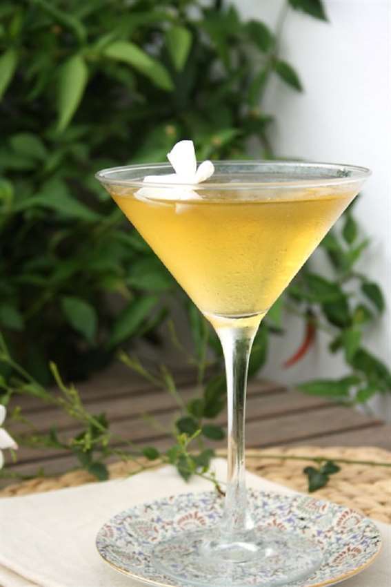 Martini hoa nhài vàng