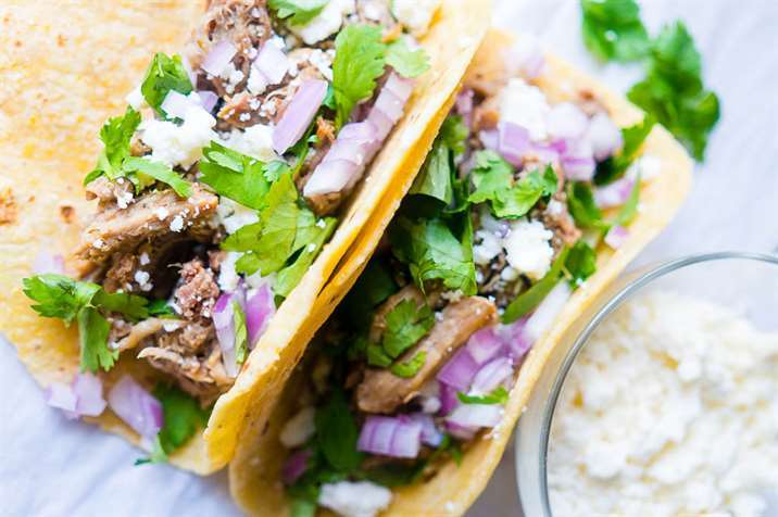 Carnitas thịt heo ớt xanh