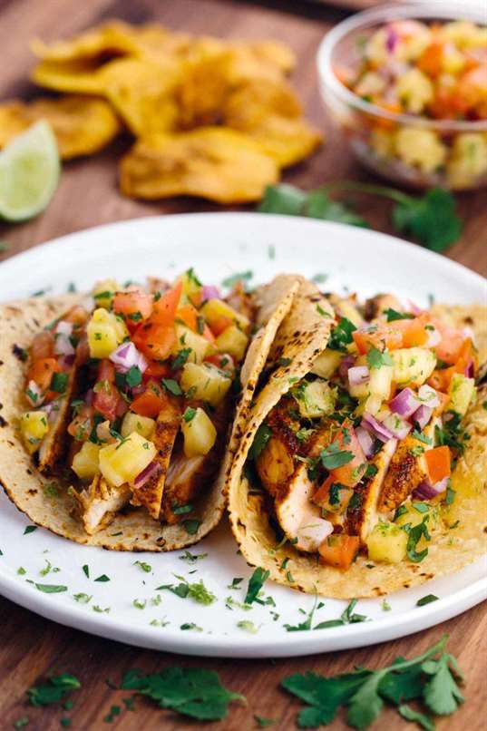 Làm đen tacos gà với salsa trái cây công thức 768x1152