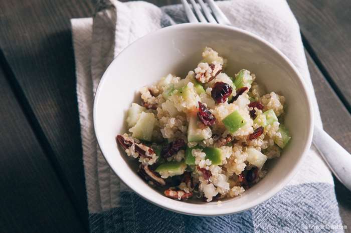 Salad quinoa hồ đào táo nam việt quất 6