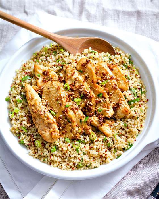 Công thức gà chảo đơn giản quinoa và tỏi