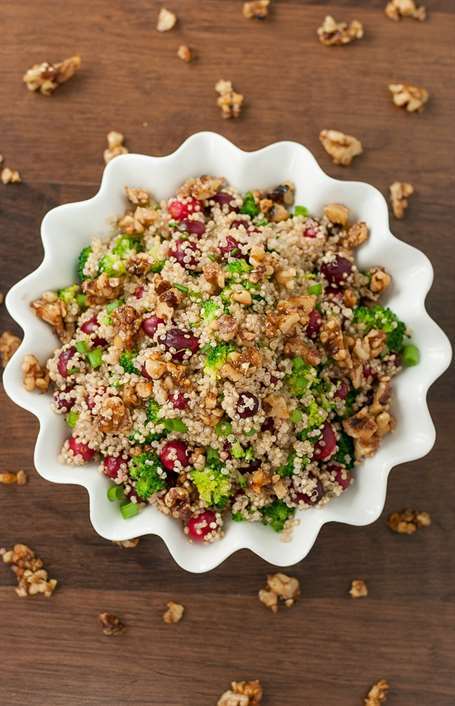 Salad quinoa nam việt quất kẹo óc chó công thức nước sốt tự làm