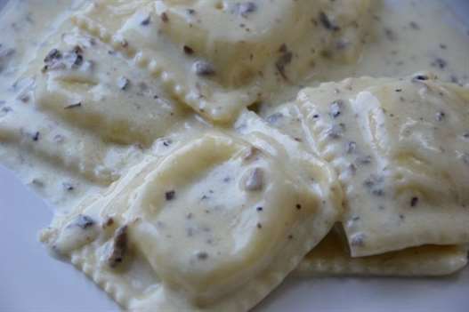 Ravioli sốt kem truffle