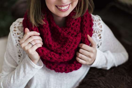 diy simple chunky crochet scarf .jpg