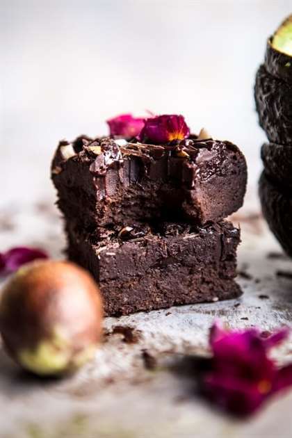 Bánh brownies bơ béo ngậy với lớp phủ sô cô la