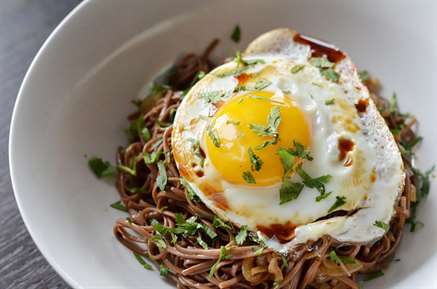 soba noodles with fried eggs.jpg