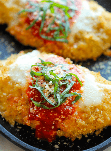 Gà parmesan phủ hạt diêm mạch