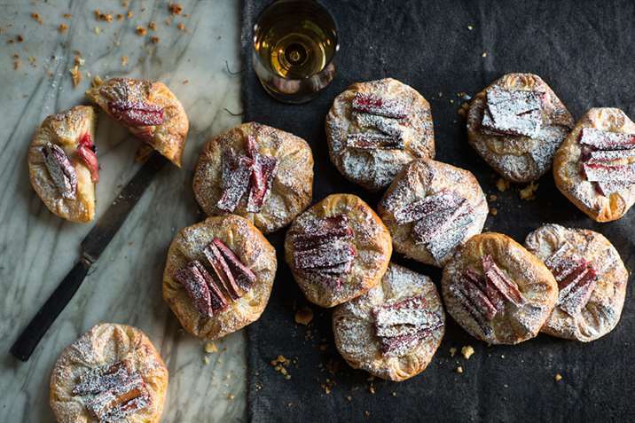 Rhubarb và mãng cầu Đan Mạch