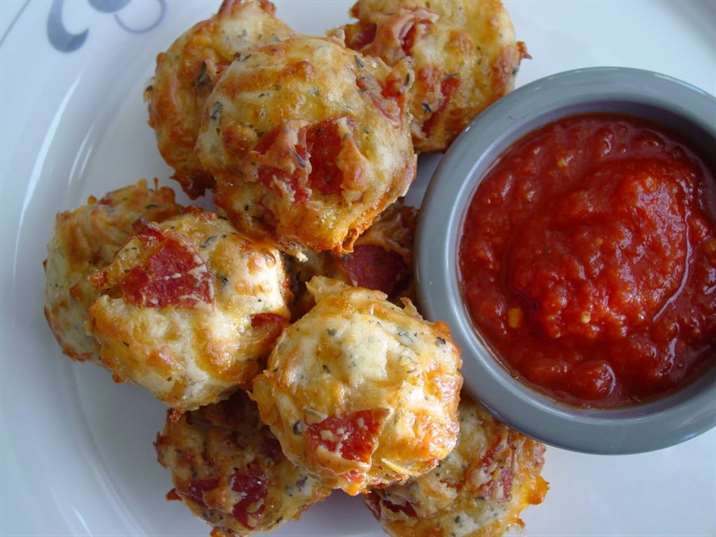 Pepperoni pizza puffs 035