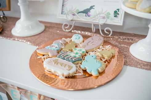 Dinosaur Cookies from a Three-Rex Par-Tea |  Bữa Tiệc Trà Khủng Long Nữ Tính Trên Ý Tưởng Bữa Tiệc Của Kara |  KarasPartyIdeas.com