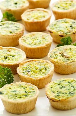 7 bánh quiche cheddar rau bina mini