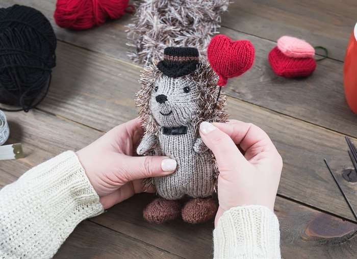 Đồ chơi Amigurumi với trái tim thủ công ngày lễ tình nhân cho trẻ mẫu giáo