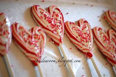 Candy-Cane Heart Pops Valentine Craft cho trẻ em