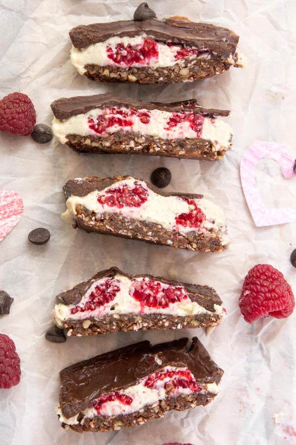 Paleo Raspberry Chocolate Cheesecake Bars - Món tráng miệng Ngày lễ tình nhân