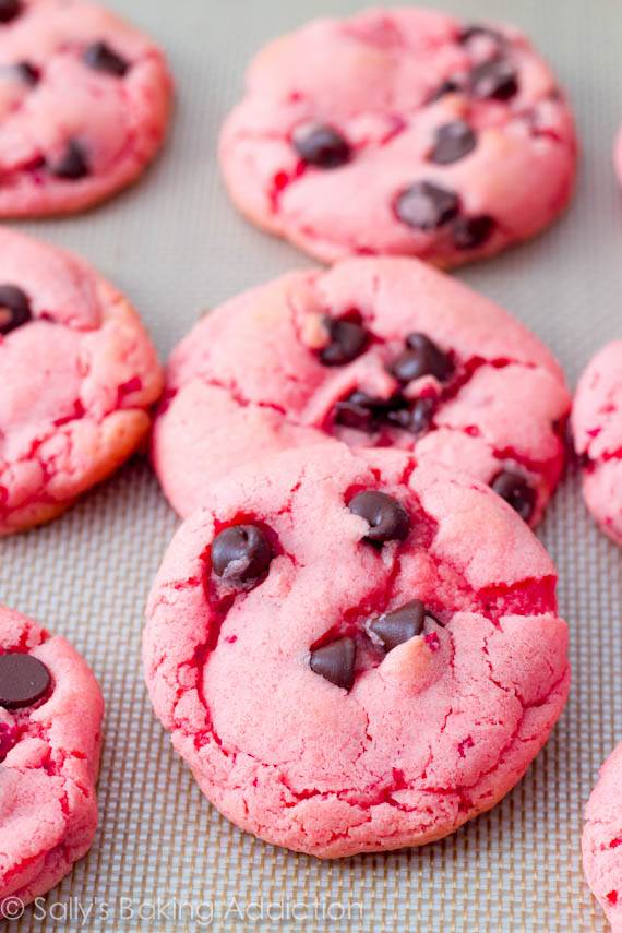 Strawberry Chocolate Chip Cookies - Công thức nấu ăn ngày lễ tình nhân