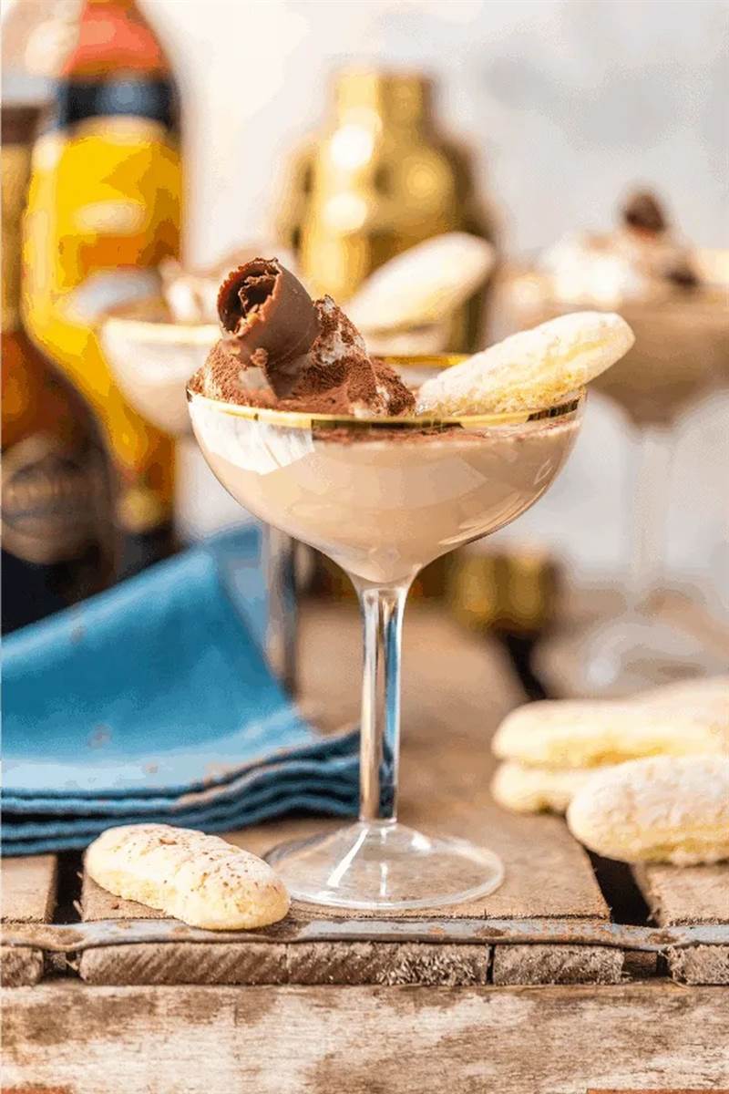 Ý tưởng món tráng miệng ngày lễ tình nhân tiramisu martini