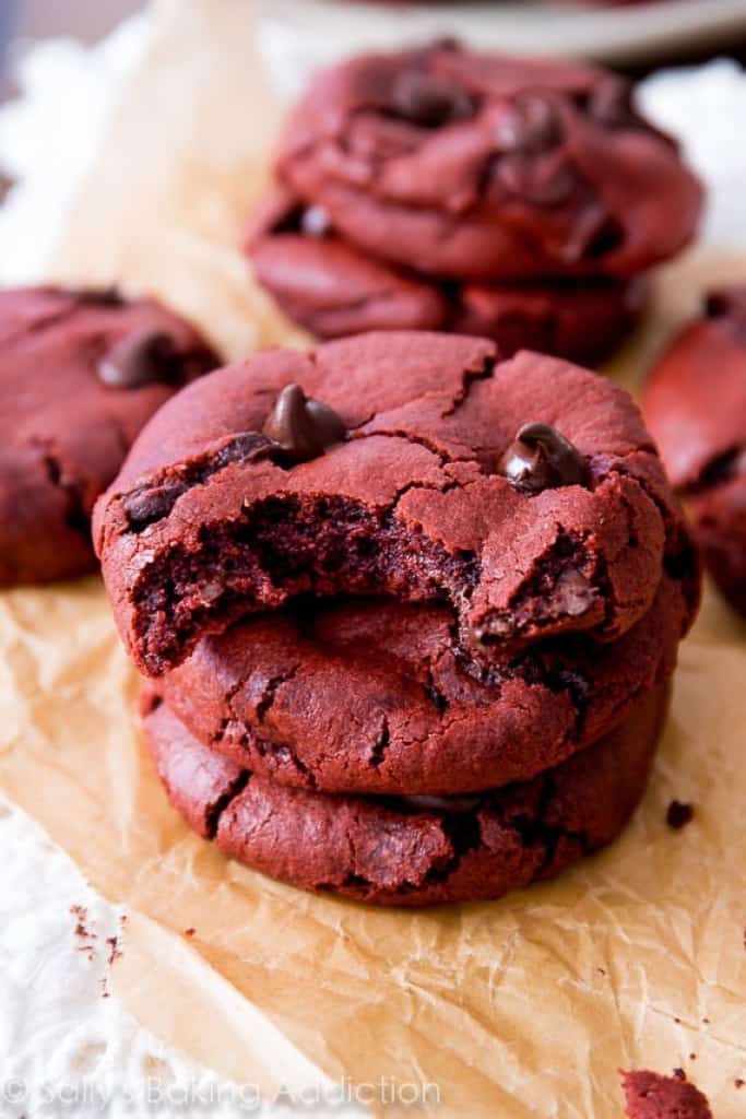 Red Velvet Chocolate Chip Cookies - Ý tưởng quà tặng tuyệt vời cho ngày lễ tình nhân