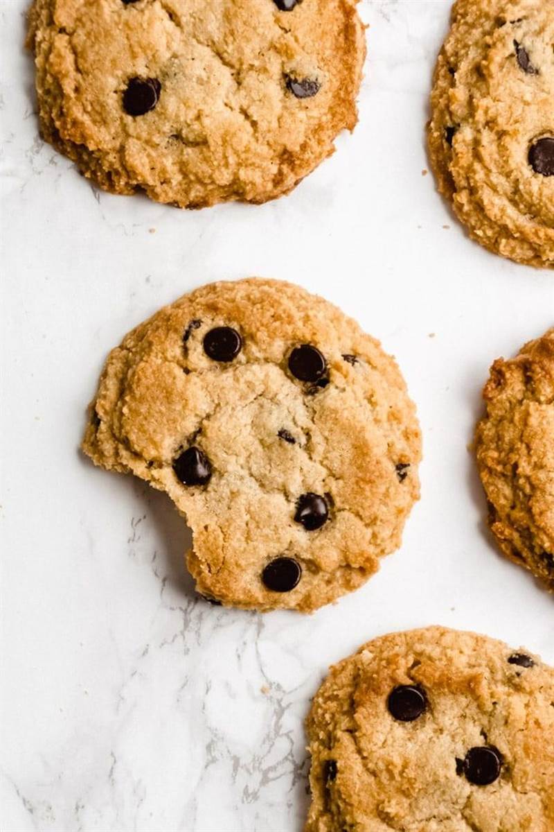 Keto món tráng miệng của ngày lễ tình nhân keto chocolate chip cookie