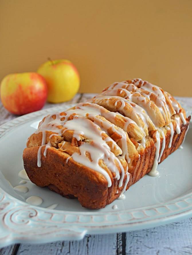 Apple fritter kéo bánh mì ra