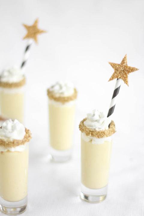 Tráng miệng sâm panh chantilly shooter