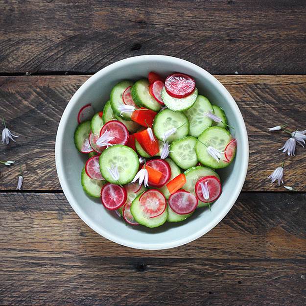 Salad hoa hẹ và dưa chuột