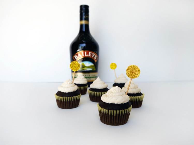 Bánh cupcake kem Baileys irish