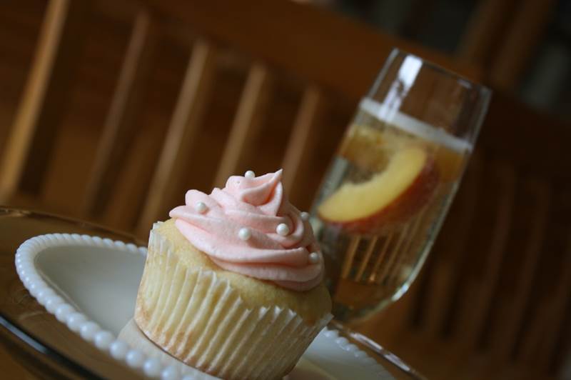 Bánh cupcake đào bellini