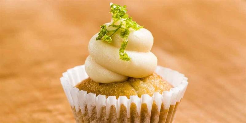 Bánh cupcake đen và bão