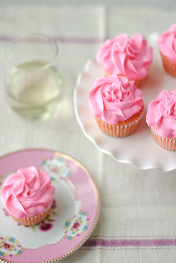 Bánh cupcake moscato dâu tây