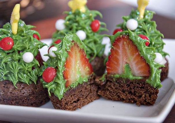 strawberry christmas tree cupcakes.jpg
