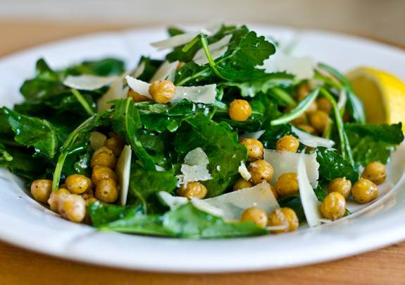 Kale và Chickpea Winter Salad Recipe