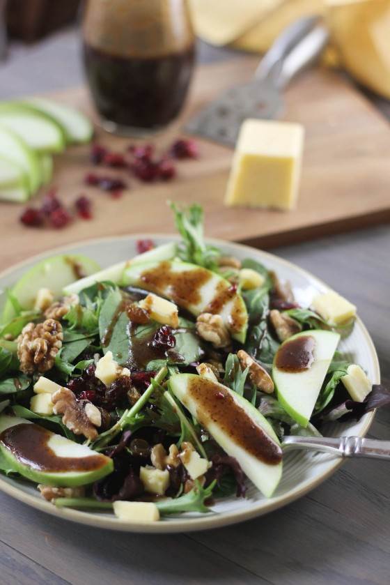 Cheddar và Apple Winter Salad Recipe