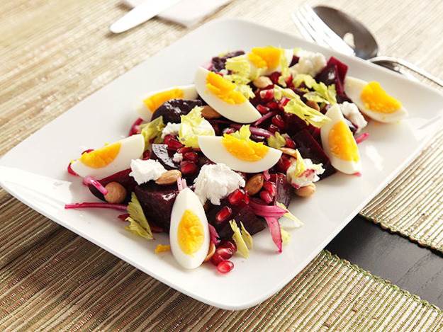 Công thức salad mùa đông trứng củ cải