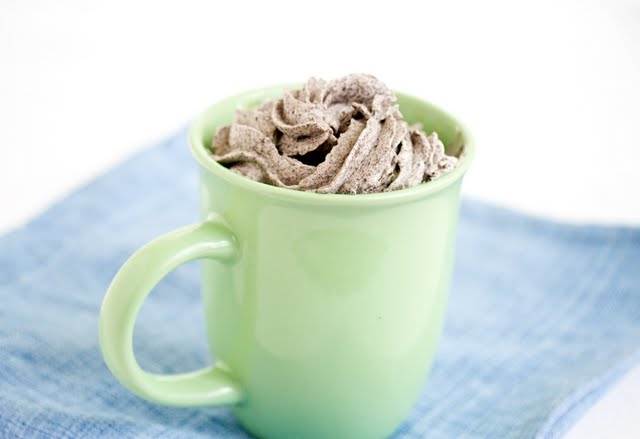 Cookies và Cream Mug Cake