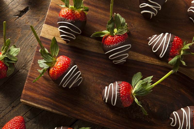 valentines day chocolate strawberries.jpg