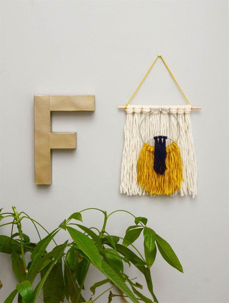 easy yarn tassel wall hanging hang.jpg