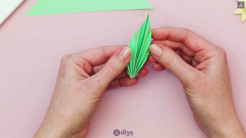 Diy origami flower art step 11e