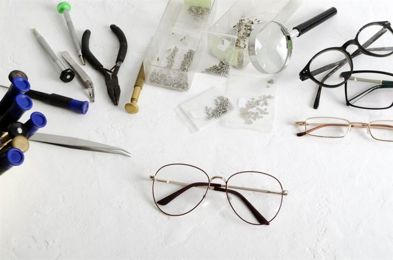 glasses repair kit.jpg