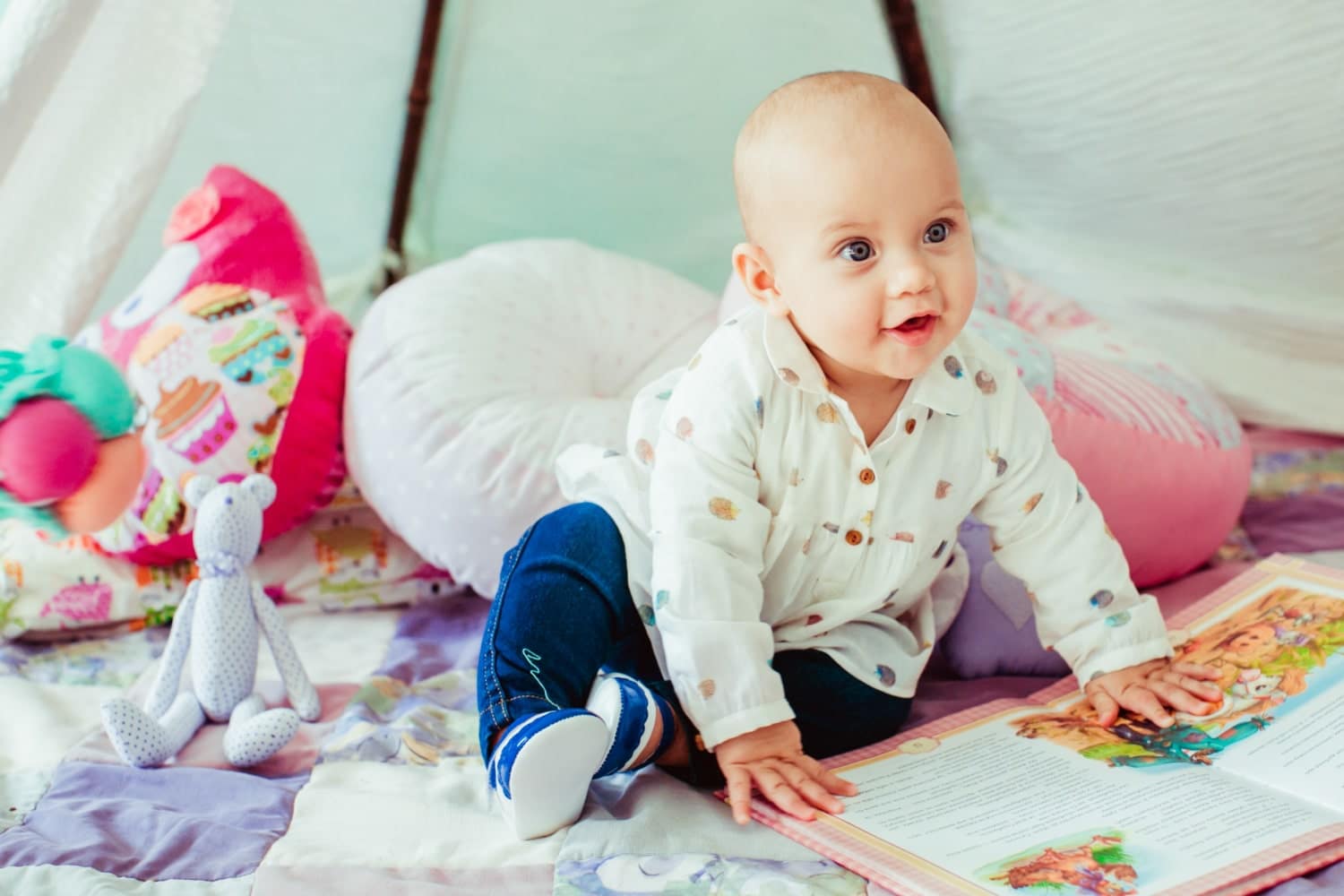 Những khoảnh khắc kỳ diệu: Buổi chụp ảnh kể chuyện cho bé 6 tháng dễ thương