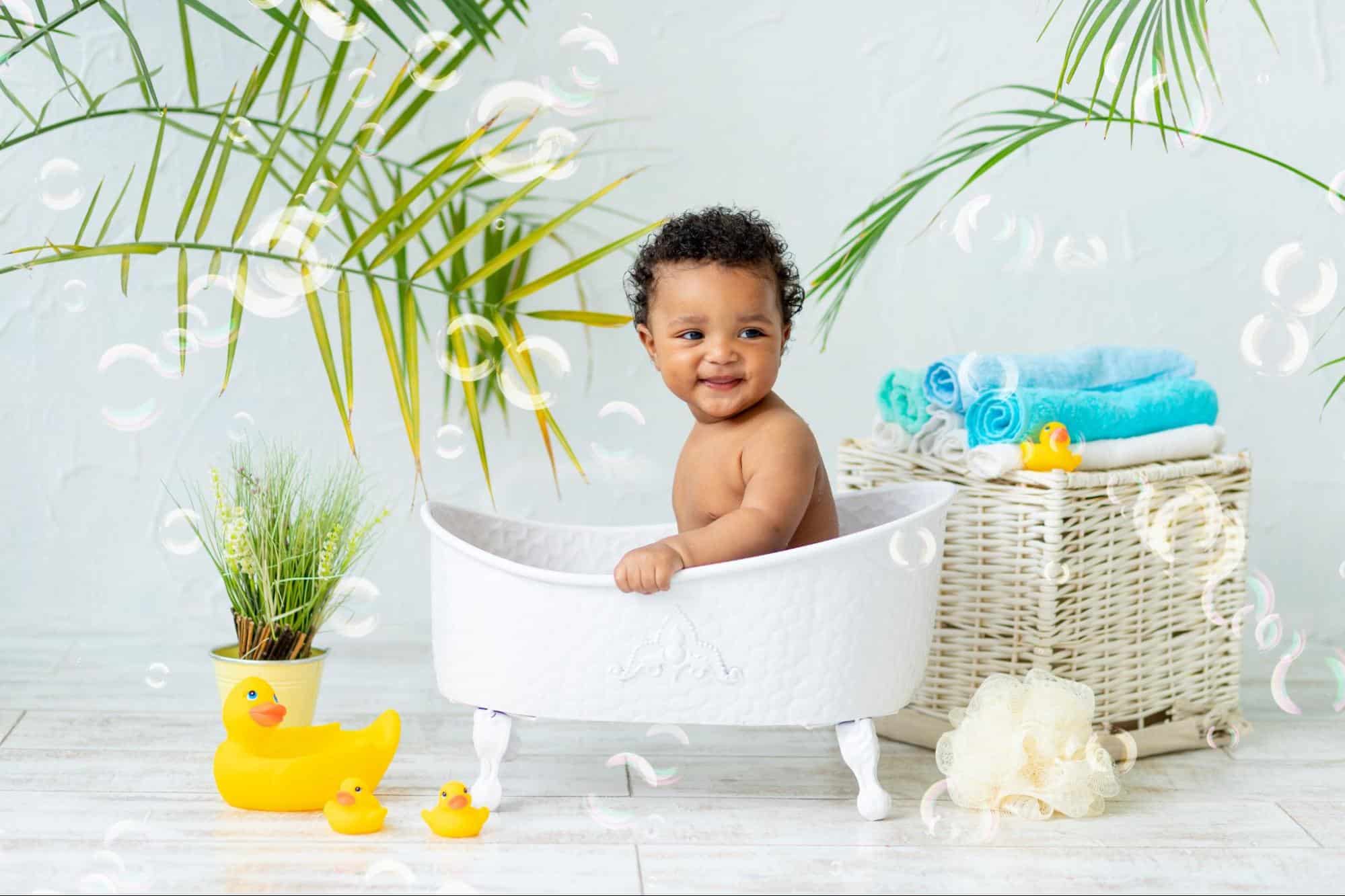 Hạnh phúc khi tắm: Em bé 6 tháng dễ thương